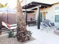 Entire Townhouse/Private Hot Tub/Pool/Gas Fire Pit Hotels in Washington