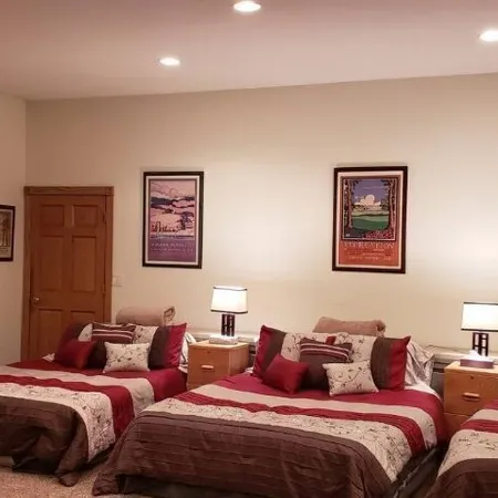 The "Pool Barn" w/Pool, Hot Tub, Billiards & more near Indiana Dunes