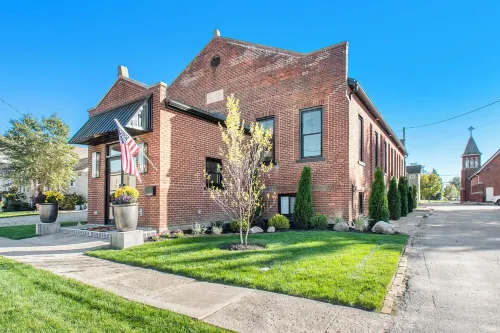 The Parish House! 6 Bdrm, Sleeps 16, 8 Bath Heart of the Village of Three Oaks!