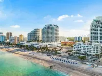 Luxury Beachfront Studio-with Daily Cleaning
