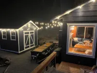 “The Lakeside Lodge” Updated cabin on Lake Sutherland with hottub & private dock