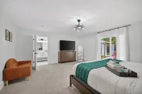 The Skipper’s Hideaway: Golf Course & Pool Oasis