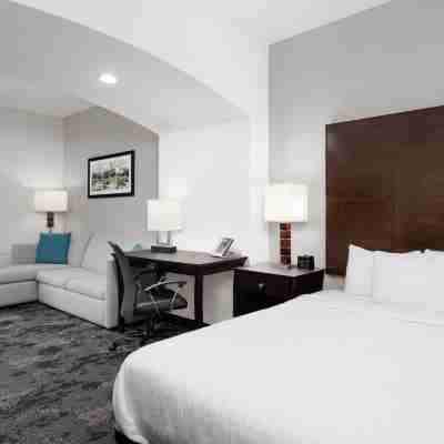La Quinta Inn & Suites by Wyndham Columbus - Edinburgh Rooms