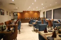 Hotel West End View A Unit of Hotel SC Residency فنادق في زيراكبور