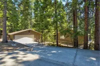 Gorgeous 3 bedroom cabin with Garage parking and Tesla supercharger close by