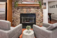 Luxurious Hilltop Retreat with Game Room - Stunning Countryside Views