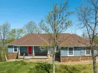 Stunning Views: Secluded 5 bedroom Mountain Home Hotels in Hardy County