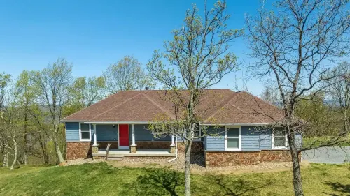 Stunning Views: Secluded 5 bedroom Mountain Home