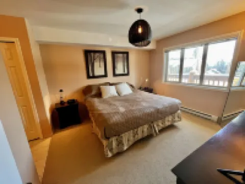 Modern Mountain Vacation! Private Hot Tub 3bd/3bth 金伯利酒店