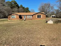 Pet Friendly Cozy Brick Home