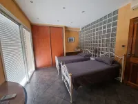 Large detached villa in Avignon for 12 people