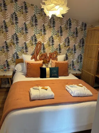 Côté jardin cottage (around Dinan) Отели в г. Бобиталь