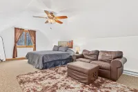 Private Modern Cabin with Hot Tub on 11 Acres - the Perfect up North Getaway