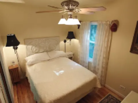 Charming 2-bedroom house with WiFi, AC in delightful Twin Lakes Hotels in Twin Lakes