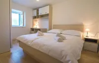 Ein Romantisches Natursteinhaus mit Pool in Dalmatien