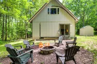 Furnished Deck and Fire Pit Poconos Outdoorsy Gem - Kylpylä
