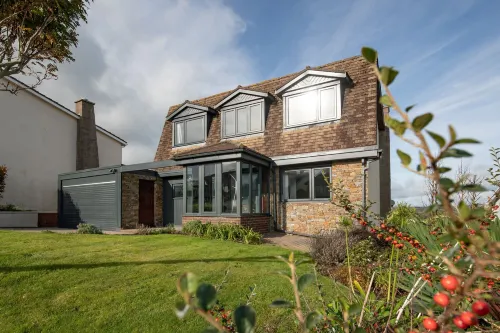 Golwg Y Môr - Sea View Cottage with Hot Tub