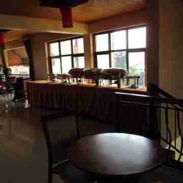 Highlands Apartments 3 BR Suite 014 Dining/Meeting Rooms