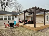 “The Stones Throw Chateau” Minutes to anywhere Hotels in Ganges Township