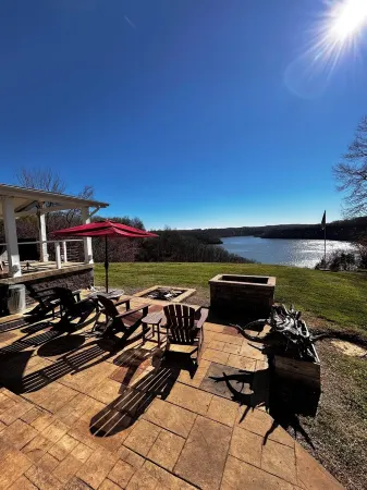 Hidden Gem on Dale Hollow Lake– Breathtaking Views & Spacious, Secluded Comfort