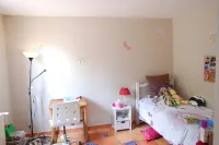 Quiet villa in a green setting