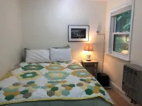 Camden 2 BR 1 BA, 1.4 miles from camden center. Stars and peepers and fireflies!