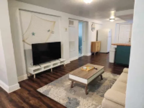 Beach Vibes 2-bedroom house 1 bath. with AC, WiFi in delightful St. Petersburg Hotels in Lealman