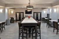 Hampton Inn by Hilton Kansas City Northeast - breakfast