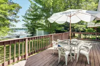 Solberg Lake House: Dock, Deck + Stunning Views! - 2-stjärniga