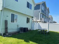 3-bedroom & 2-bath house near Beach with 2 car parking Hotels near MTA Long Island Station