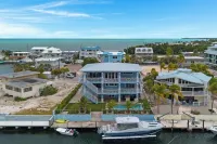 KEY LARGO 5 Bed Waterfront STUNNER with Elevator, Pool & Dock mins to the Reef