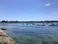 Les Pieds dans l'Eau : Beautiful, bright rental (sea access)