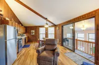 1/2 Mi to Skiing! Beech Mountain Cabin w/ Deck - 발코니