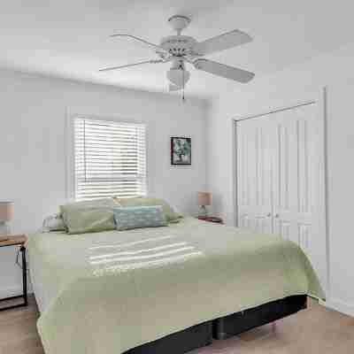 House in Islamorada, in exclusive Venetian Shores. Rooms