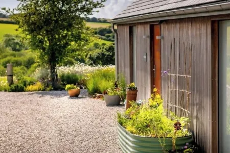 Escape to Poldurra – Luxurious Cornish Retreat with Hot Tub, Pizza Oven & Views Отели в г. Хельстон