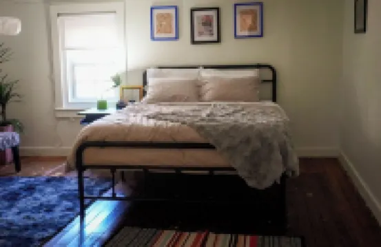 Heart Break Hotel Rad Bungalow - Rock-n-roll themed 2-bedroom downtown Tupelo.