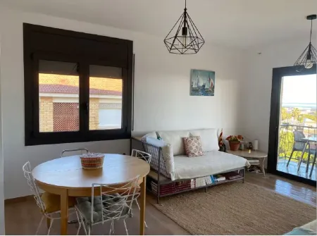 Bright apartment with sea view