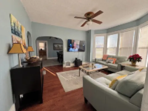 Charming Historic Home with 2 Queen Beds & Backyard in Fulton, IL Hotels in Whiteside County