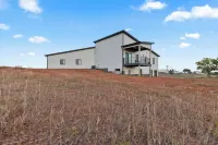 4 bed, 3 Bath, Hot tub, Convenient location, Wi-fi Hotels in Summerset