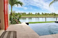 3 Bed 3 Bath Waterfront House located in Schooner Bay, Abaco Hotels in Schooner Bay