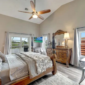 Waterfront/Kayak with Manatees/Heated Pool/Bikes/Firepit/Fish/close to Beaches