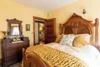 Experience a 3 bedroom historic apartment Rock Island, IL