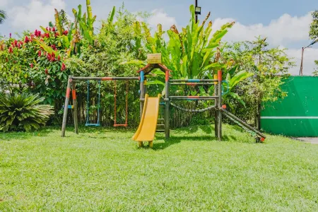 Casa Campestre Acogedora con Piscina y Vivero en el Eje Cafetero
