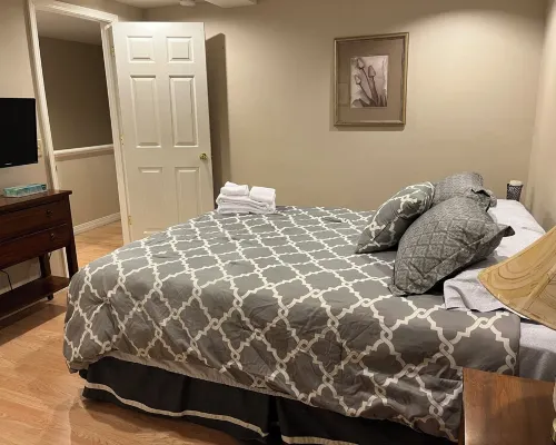 #11 2-bedroom apartment in historic Lorain, across from Palace Theatre. Hotels in Lorain