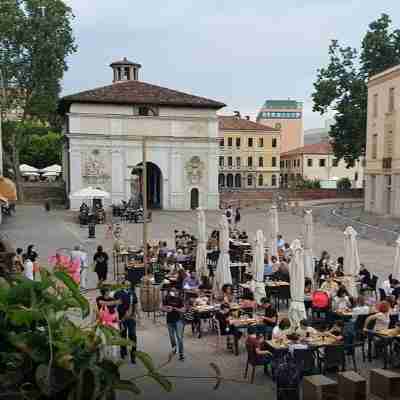 Studio apartment to get to know Padua on foot and reach Venice by river Dining/Meeting Rooms