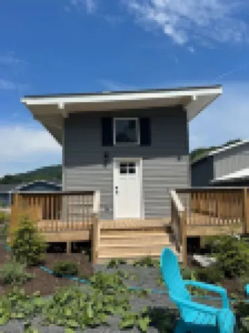 Tranquil Tiny House by the Brook – Your Mountain Escape Awaits