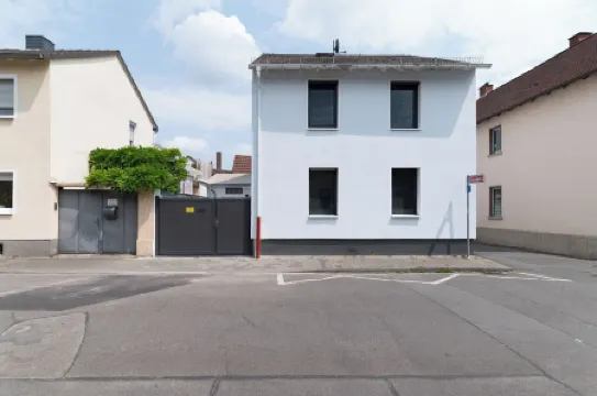 House 756 Ferienhaus Mainz - 4 Schlafzimmer, 2 Badezimmer, Gäste WC, Sauna, Outdoor-Küche