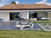 Au Cœur des Vignes non Loin de la Mer. Loue Villa Standing, Repos Assuré