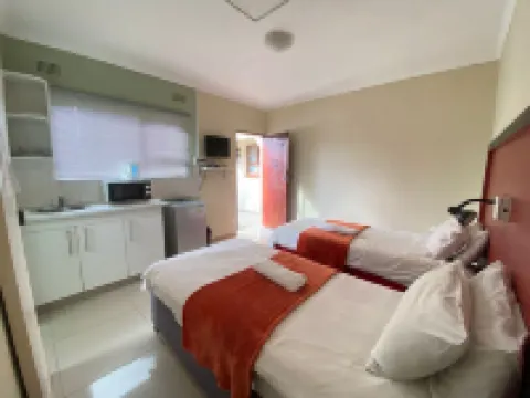 Emampingeni Lodge Hotels in Port Edward