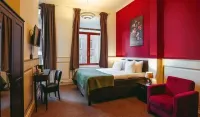 The Velvet Lodge